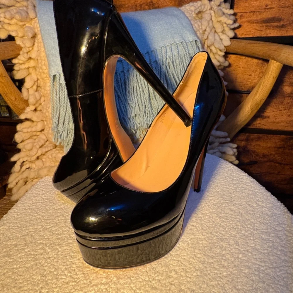 Elegant Black Platform Heels - Picture 4 of 7